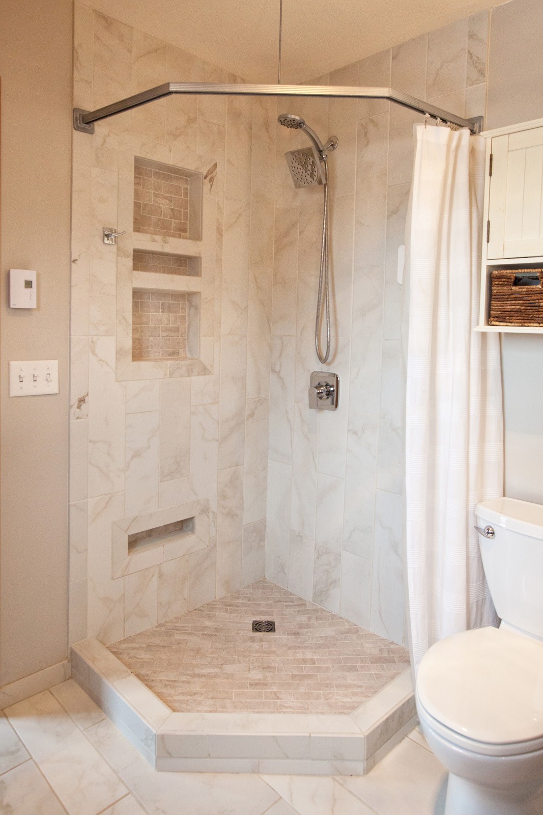 19 Master Bedroom and Bathroom pics6