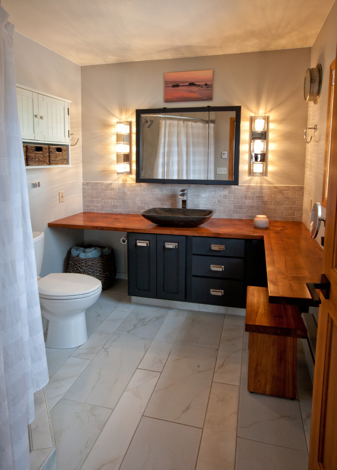 21 Master Bedroom and Bathroom pics8